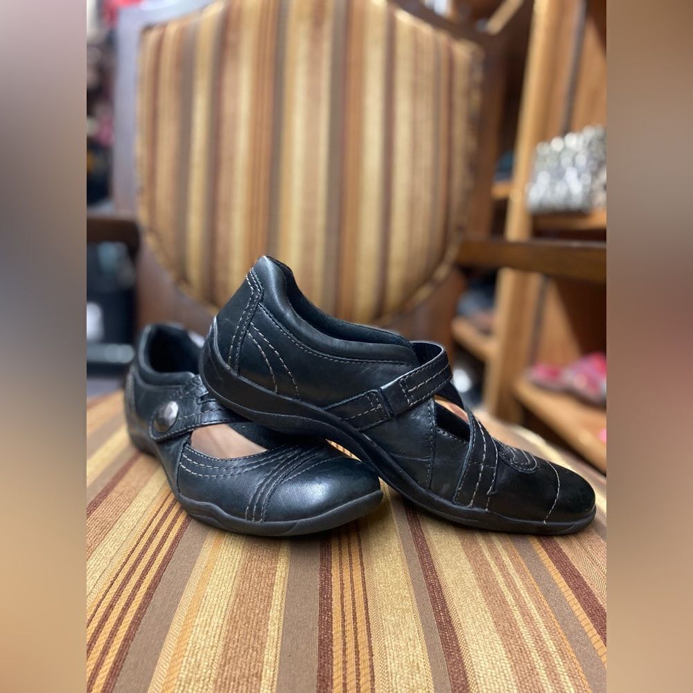 🛍️ Clark :Ladies 8 M Black Leather Mary jane flats